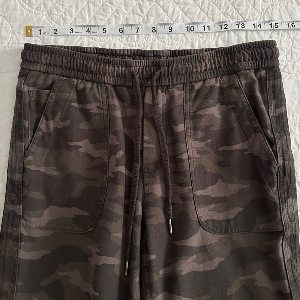 Athleta Camo Farallon Joggers Pants Women’s Size 8 Olive Green - Picture 5 of 13